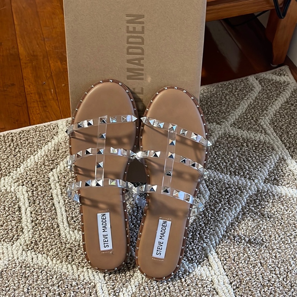 MAKE AN OFFER! STEVE MADDEN SIZE 8 SANDAL